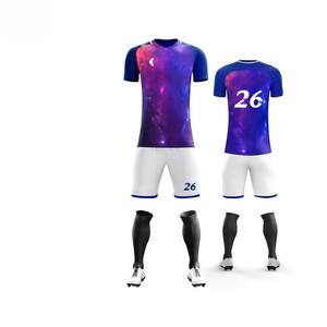 Vente en gros de maillots de football personnalisés pour hommes à manches courtes, couleurs unies, ensembles d'uniformes de football à sublimation - Product Image 4