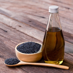 Huile de cumin noir 100% biologique 100% naturelle pressée à froid de qualité supérieure en provenance d'Inde OEM Améliore l'immunité Bénéfique pour les cheveux et la peau - Product Image 6