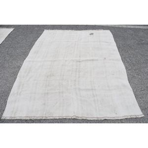 พรมตุรกีขนาด 5.3x6.9 ฟุต พรมวินเทจ พรมลายดอกไม้สีขาวน้ำตาล - Product Image 1