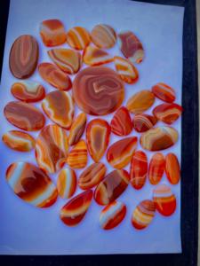 100% Cabochon d'agate à bandes orange de haute qualité pierres précieuses minérales polies pierre en vrac pour bijoux-prix de gros - Product Image 2