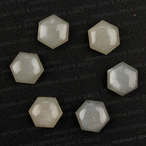 พลอยมูนสโตนสีเทาธรรมชาติขนาด10มม. ทรงหกเหลี่ยมเรียบหลังปรับเทียบทรงอัญมณีทรงหลวม - Product Image 3