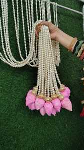Brotes de loto de madera Sola colgantes con cadena de perlas guirnalda de Festival de cuentas blancas, Diwali Navratri boda Mandir decoración de pared regalos - Product Image 2