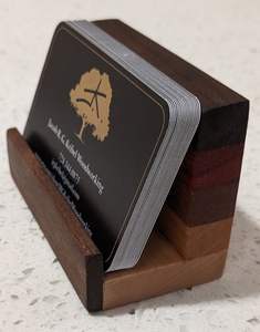 Elegante Porta Tarjetas de Madera para Escritorio |   Acabado Artesanal Premium |   Suministro a Precio de Fábrica - Product Image 1