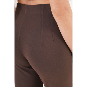 Pantalones Acampanados con Abertura Lateral Color Marrón para Mujer LUSTRIN - Elegantes Pantalones de Mezcla de Viscosa al por Mayor para Oficina y Uso Casual - Product Image 5