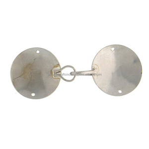 Insignia de cierre de capa de metal con acabado púrpura y plateado Diseño de letra T de forma redonda La mejor calidad para precio al por mayor religioso - Product Image 3
