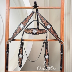 Ensemble collier et tête en cuir repoussé à la main ensemble Western Horse Bridle Tack Set pour Rodeo Ranch Cowboy Riding & Equestrian Gear - Product Image 1