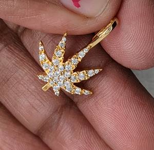 Dije de Oro Amarillo de 14K Inspirado en la Naturaleza, Diamante Cultivado en Laboratorio de Corte Redondo de 0.30 Ct con Forma de Hoja, Joyería de Oro Amarillo Sólido de 14k - Product Image 5