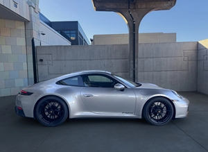 Porsche 911 Carrera 4 GTS Coupé 2025, Moteur 6 cylindres en ligne turbocompressé de 3,6 litres, Moteur électrique - Product Image 3