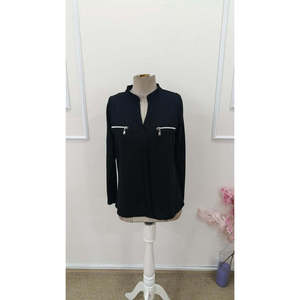 Blusa de Viscosa para Mujer de Jane's, Manga Larga, Cuello en V, con Detalle de Cremallera, Corte Regular, Estilo Casual para Uso Diario - Product Image 4