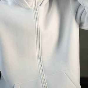 Sudadera con capucha y máscara facial diseñada para el clima frío que ofrece calidez, comodidad y una apariencia casual moderna y única. - Product Image 4