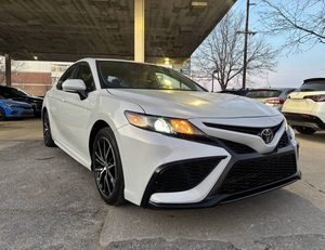 Toyota Camry SE 2024 d'occasion en excellent état - Product Image 1