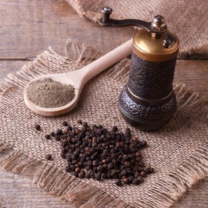 Poivre noir naturel en vrac, poivre noir sélectionné pour l'exportation internationale et les commandes en gros à grande échelle - Product Image 1