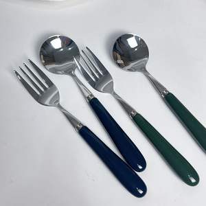 Juego de Cubiertos de Acero Inoxidable con Diseño Atractivo, Juego de Vajilla con Mango de Resina, Diseño de Acero Espejado, Artesanía Metálica, Cubiertos Plateados - Product Image 6