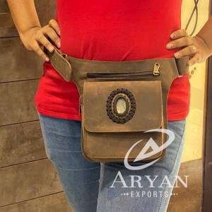 Riñonera clásica de cuero auténtico hecha a mano con cinturón ajustable riñonera de festival occidental única riñonera de cintura hasta el muslo - Product Image 1