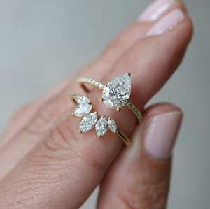 Bague de mariage élégante Moissanite coupe poire et bande marquise incurvée avec design demi éternité pour fiançailles ou cadeau de mariage - Product Image 1