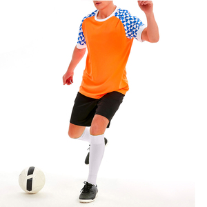 Uniformes de fútbol para hombre de nuevo diseño al por mayor camisa de secado rápido pantalones cortos de alta calidad tamaño personalizado transpirable 100% poliéster - Product Image 5
