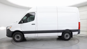 Mercedes-Benz Sprinter Cargo Van 2500 2022, toit standard, 144 pouces, I4 essence, propulsion arrière, en excellent état - Product Image 3