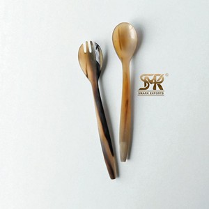 Ensemble d'ustensiles à salade en corne de buffle biologique, naturel, fait à la main, manche long, cuillère et fourchette écologiques pour accessoires de cuisine rustique - Product Image 4