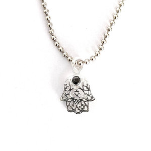 จี้หินออนิกซ์สีดำ (3.4 กรัม) จี้หินศาสนาทำจากสแตนเลสสตีล พร้อมกรอบประดับ ดีไซน์สวยงาม เหมาะเป็นของขวัญ - Product Image 1