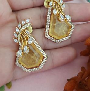 ต่างหูดีไซน์เนอร์สีทองคุณภาพสูงคลาสสิกสำหรับผู้หญิงชุดปาร์ตี้งานแต่งงานแบบดั้งเดิม - Product Image 2