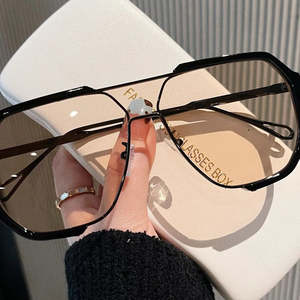 Occhiali da Sole Oversize Quadrati con Montatura in Lega Leggera, Nuovi Arrivi, Stili Vintage e di Tendenza Disponibili in Oro, Verde, Giallo, Lenti TAC - Product Image 4