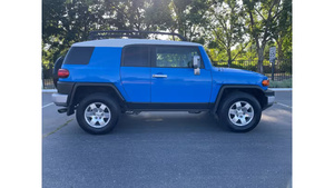 Toyota FJ Cruiser 4x4 automatique 2007, propre et bien entretenue - Product Image 6