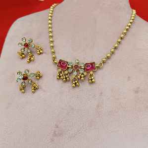 Conjunto de Collar Gargantilla Clásico de Latón Chapado en Oro con Perlas y Flores para Mujer, Pendientes con Colgante de Circonita, Regalo para Boda, Fiesta, Compromiso - Product Image 1