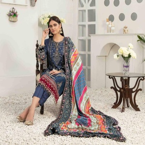 Luxe traditionnel broderie lourde Tawakkal Volume Collection de mariage 3 pièces Salwar Kameez pour adultes fête porter en mousseline de soie - Product Image 3