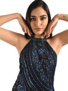 Robe de soirée noire ornée sans manches avec soutien-gorge intégré, silhouette élégante en A, longueur totale, design ajusté, col haut - Product Image 5