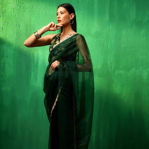 Sari en organza vert foncé avec détails floraux dorés, sari indien élégant et transparent, pour occasions spéciales et soirées festives - Product Image 1