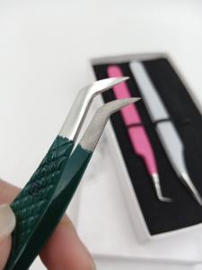 Pinzas Profesionales para Pestañas de Acero Inoxidable con Recubrimiento en Polvo de Diferentes Colores, Antiestáticas, Duraderas, con Agarre Perfecto y Aislamiento de 90 Grados - Product Image 2