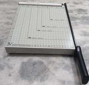 เครื่องตัดกระดาษแบบแมนนวลสำหรับใช้ในสำนักงานจากอินเดีย - Product Image 3