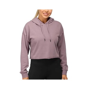Sudadera con capucha recortada de cuello alto para gimnasio y salón de punto con dobladillo acanalado y logotipo frontal para la temporada de invierno - Product Image 4