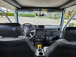 Suzuki Samurai 4x4 1988, boîte manuelle 5 vitesses, 4 roues motrices, prêt à être expédié - Product Image 2