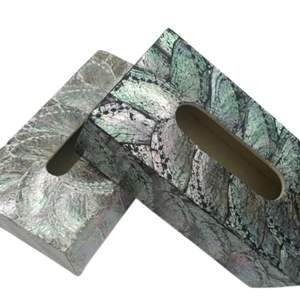 Elegante decoración costera para el hogar, caja de pañuelos de concha marina hecha a mano, carcasa ecológica de Indonesia - Product Image 3