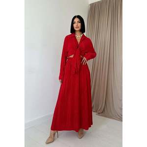 ชุดเสื้อเชิ้ตแขนยาวลายริบสีแดงและกระโปรงยาว - สีแดง - Product Image 1