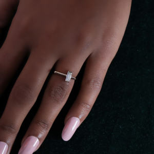Baguette Cut Lab Grown Diamond Bague de mariage solitaire en or 14KT Trendy Simple Classic Design avec bague personnalisée Hand Mad - Product Image 5
