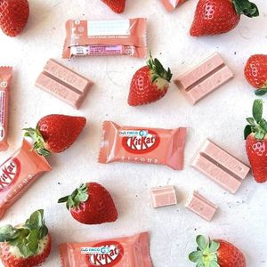 Kitkat กล่องเวเฟอร์ช็อคโกแลต113กรัม, เนื้อกรอบและรสหวานผลิตจากน้ำตาล - Product Image 2