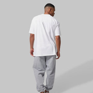 กางเกงวิ่งจ๊อกกิ้งโอเวอร์ไซส์สำหรับผู้ชายกางเกงวอร์มสไตล์ลำลองปักลายลูกไม้ซักสีเข้ม - Product Image 2