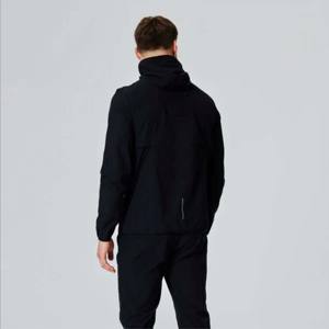 Chaqueta cortavientos reflectante elegante con alta visibilidad-Ligero y cómodo-Perfecto para atletas - Product Image 3