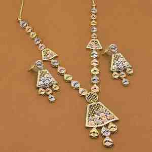 Colliers courts plaqués or à trois tons en gros, ensemble de bijoux en or multi-tons, bijoux à trois tons, colliers tendance, bijoux tricolores. - Product Image 1