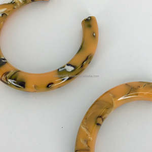 Boucles d'oreilles créoles à la mode acétique coréenne à la mode en résine transparente pour femmes et filles bijoux élégants Design tendance - Product Image 3