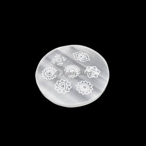 Cristal de sélénite naturel poli 7 Chakra gravé plaque de charge pierre précieuse pour Yoga méditation Feng Shui équilibrage Orgone guérison - Product Image 1