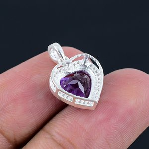 Proveedor de Colgantes de Plata con Amatista de Alta Calidad de la India, Colgante de Piedra Preciosa Amatista en Forma de Corazón con Facetas - Product Image 3