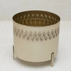 กระถางต้นไม้โลหะลายนูนสีทองสำหรับใช้ในสวนบ้านหรือร้านอาหาร - Product Image 1