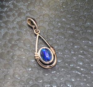 Colgante de Ópalo Australiano en Plata de Ley con un Moderno Baño de Rodio en Acero Inoxidable, Colgantes y Dijes de Moda - Product Image 4