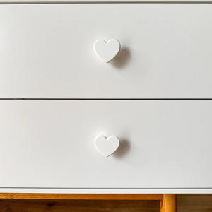 Las perillas de cajón con forma de corazón de resina hechas a mano iluminan sus muebles con diseños personalizados para cada habitación, hogar hecho a mano de La India - Product Image 5