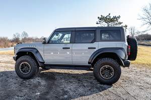 Ford Bronco Raptor 2023, SUV Automático con Techo Corredizo, Faros Delanteros, Cámara Trasera de 360°, Asientos Eléctricos - Product Image 4