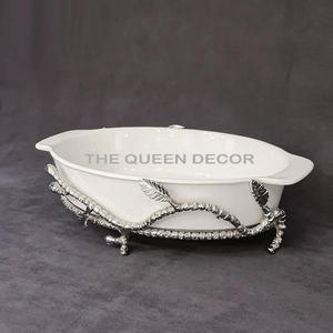 Frutero de metal decorativo de tendencia superior con trabajo de diseño premium adecuado para hogares contemporáneos y clásicos - Product Image 5