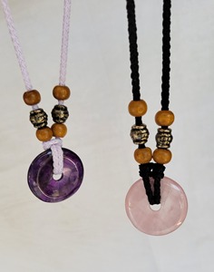 Collier pendentif artisanal en pierre précieuse naturelle et cristal - Product Image 6